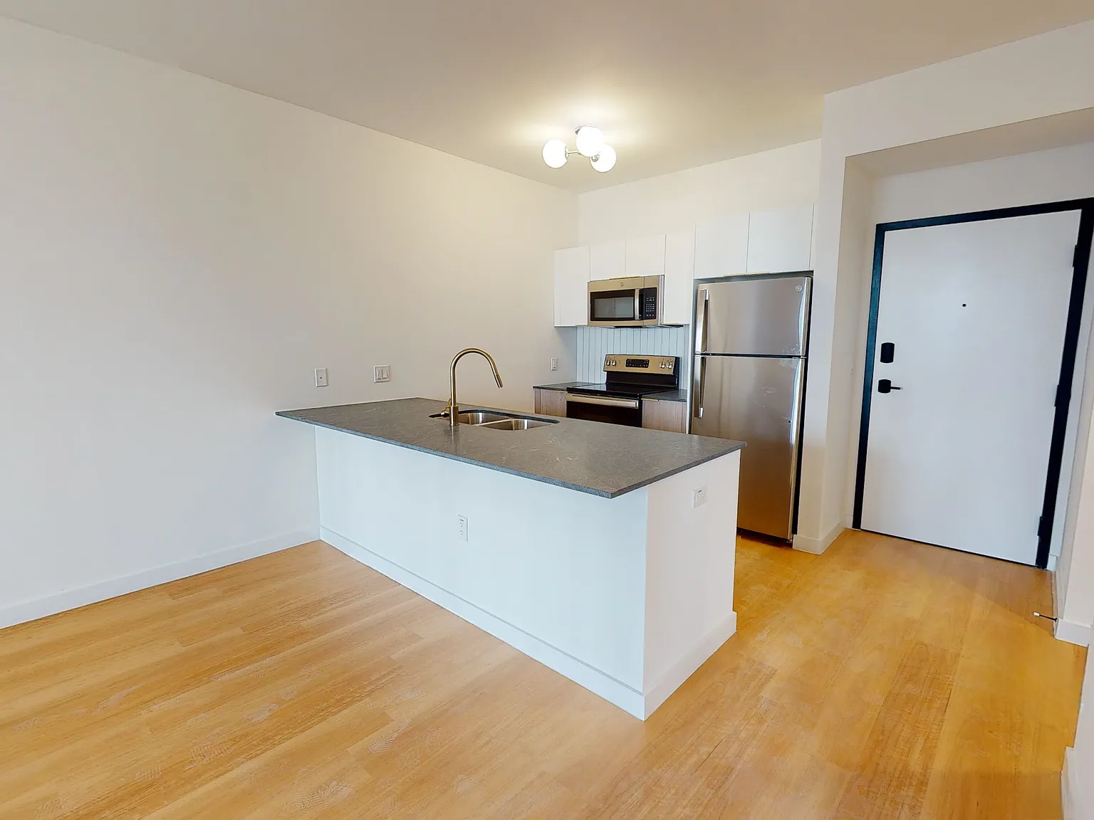 1 bed, 670 sqft, $2,099 — Photo 1