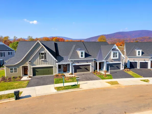 1261 Farrow Dr, Charlottesville, VA 22901