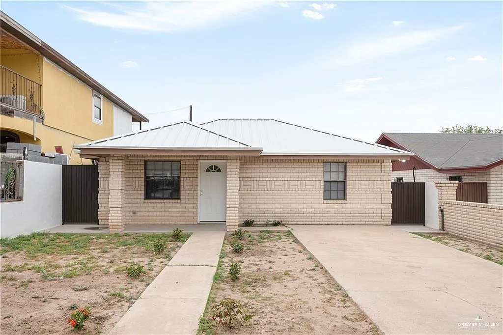 2 bed, 1.0 bath, 1008 sqft, $1,000 — Photo 1