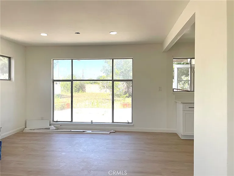 2551 W Rome Ave — Photo 6
