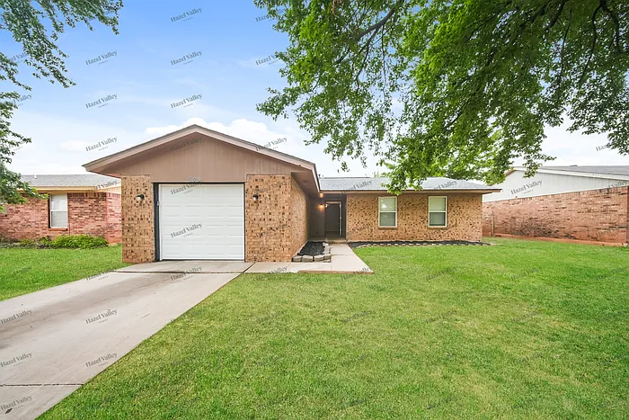 526 W Carson Dr — Photo 1