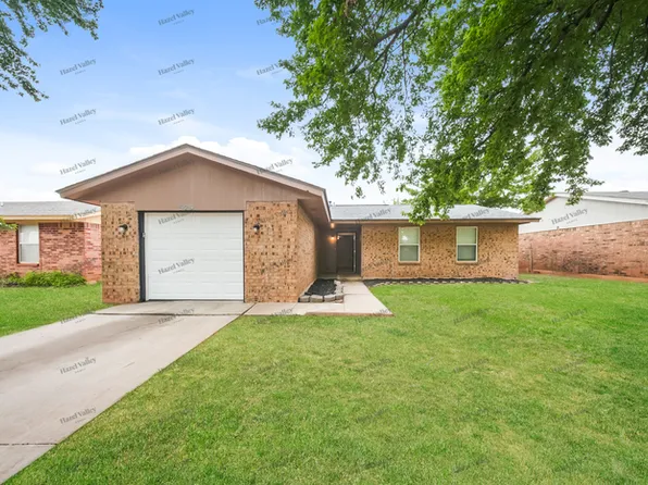 526 W Carson Dr, Mustang, OK 73064