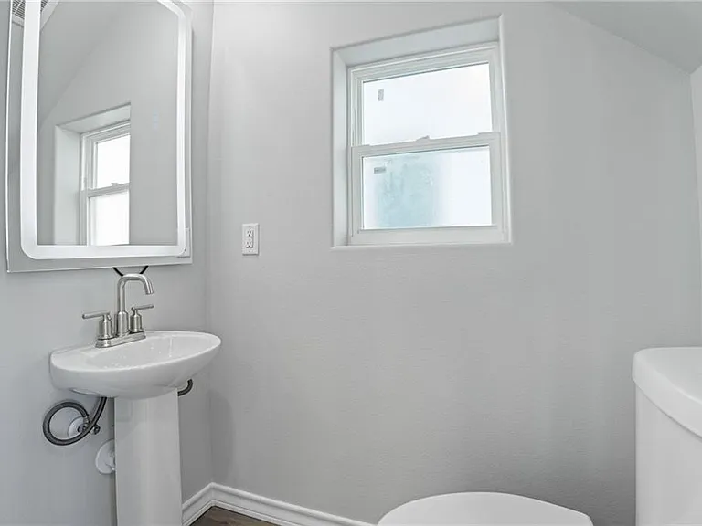 14933 Leeward Dr — Photo 21