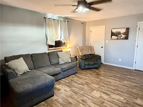 3rd image of 982 Greenwood Ave