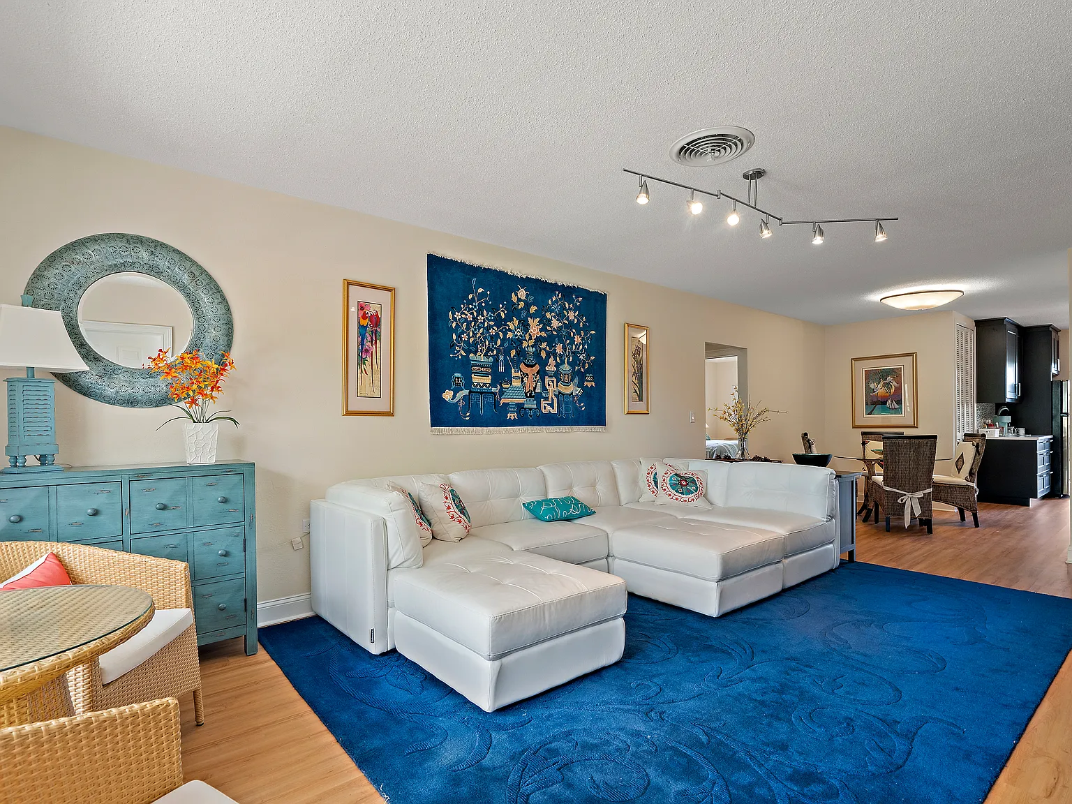 2 bed, 1250 sqft, $2,700 — Photo 2