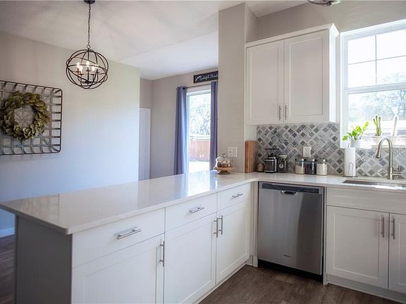 3rd image of 7402 Alvina St