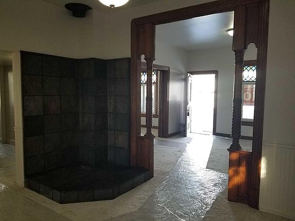 5th image of 716 Broadway St