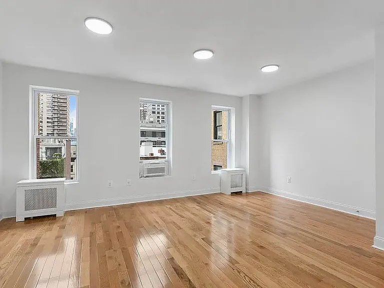 338 W 72nd St #4R — Photo 2