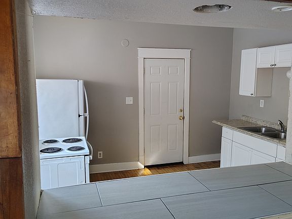 3rd image of 2925 N 38th St #1