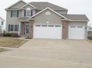5512 N Ridge Cir, Bettendorf, IA 52722