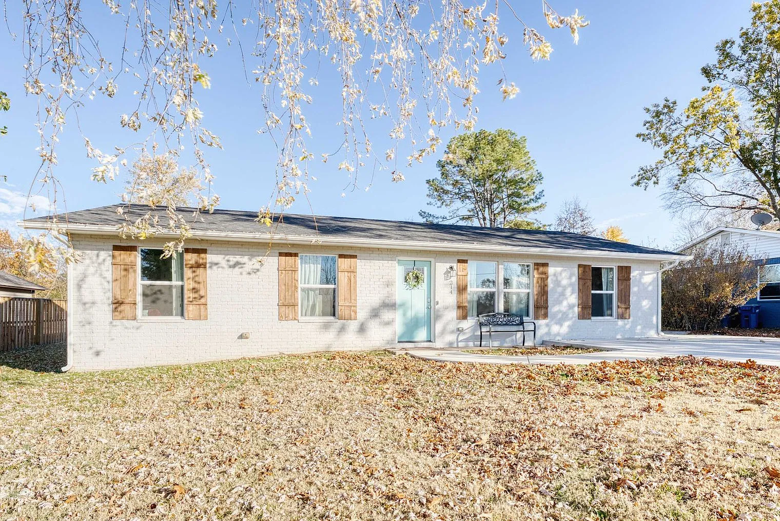 4 bed, 2.0 bath, 1377 sqft, $3,577 — Photo 4