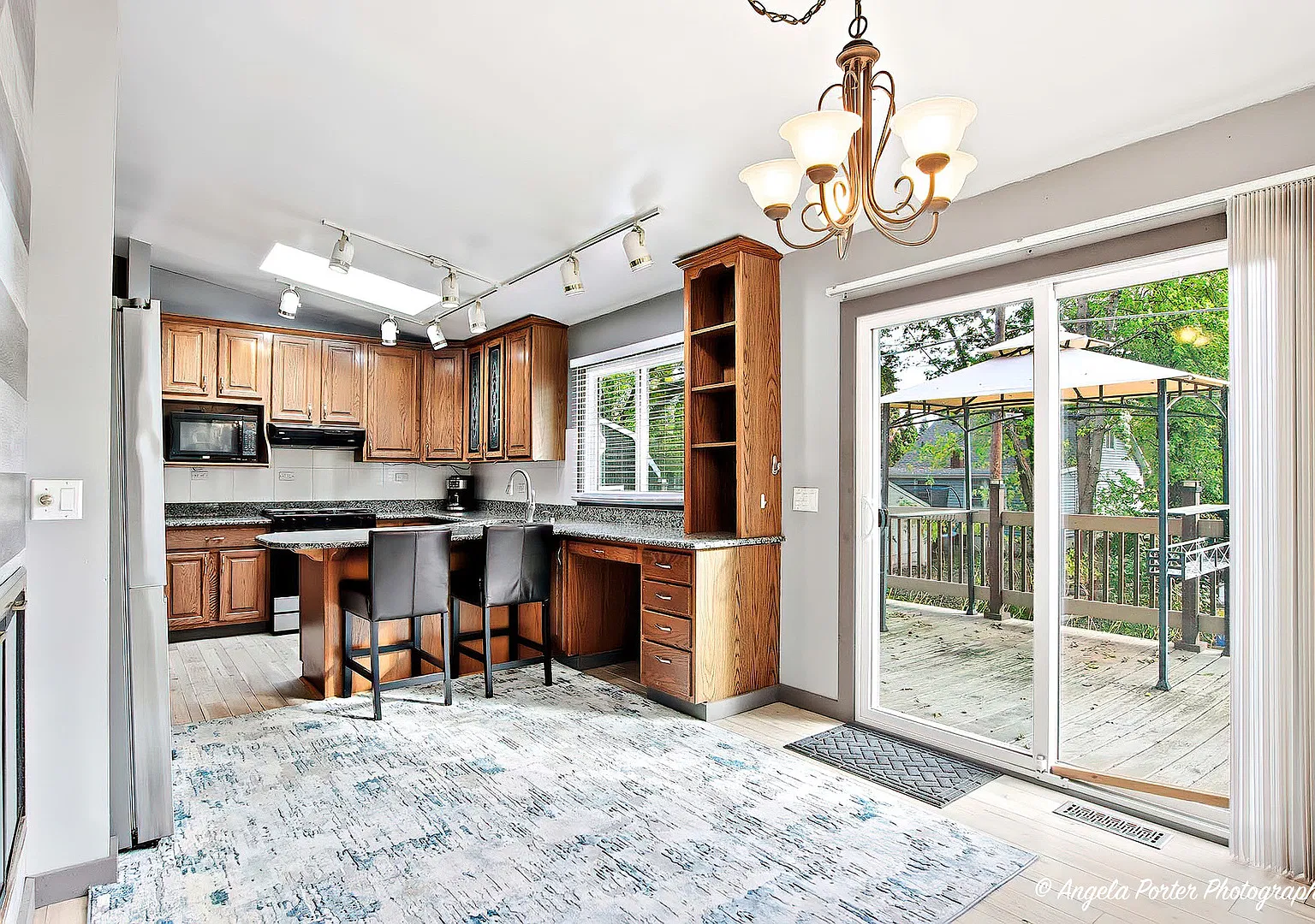 4 bed, 2360 sqft, $2,500 — Photo 4