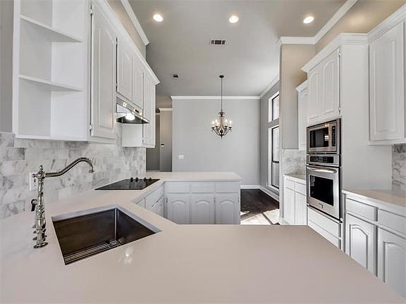 3rd image of 2106 Lakeway Blvd