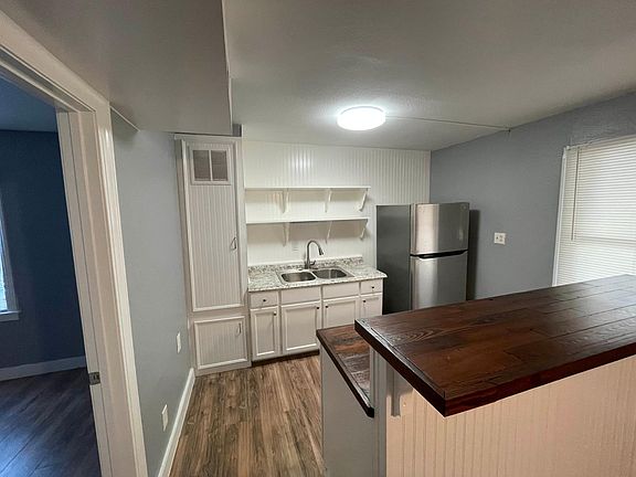 2nd image of 608 Sealy St