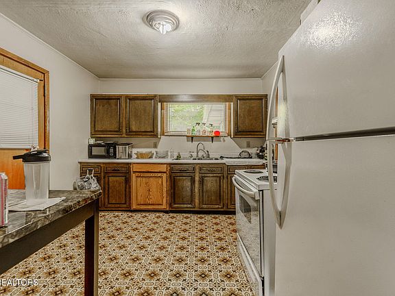 5th image of 2307 Peachtree St