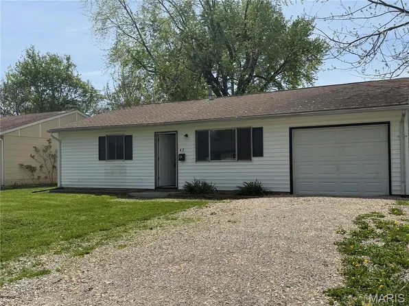 42 Saint Henry Dr, Cahokia, IL 62206