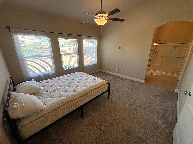 1121 S Manzanita St — Photo 9