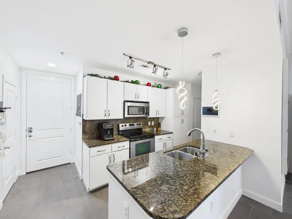 300 Saint Joseph Pkwy APT 111, Houston, TX 77002