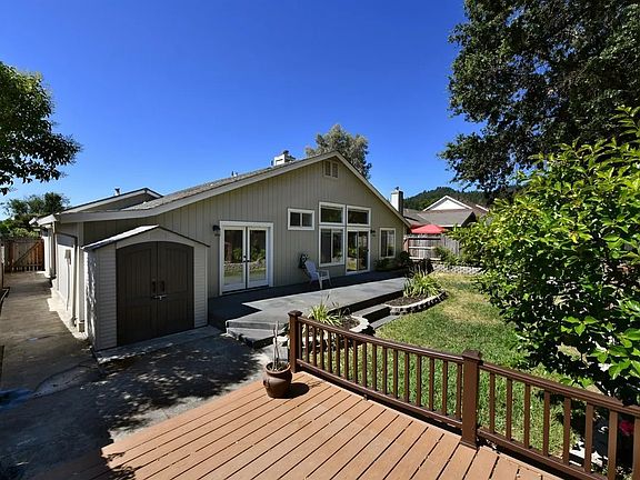 3rd image of 424 Gamay Dr