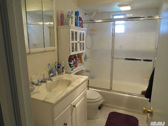 5th image of 10 Manchester Dr