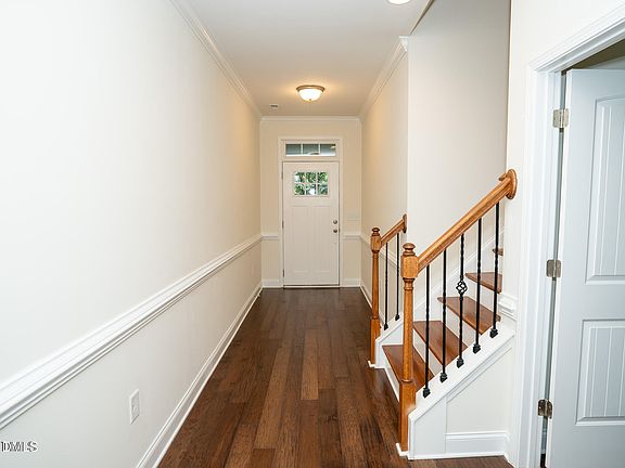 5th image of 647 Newlyn Dr