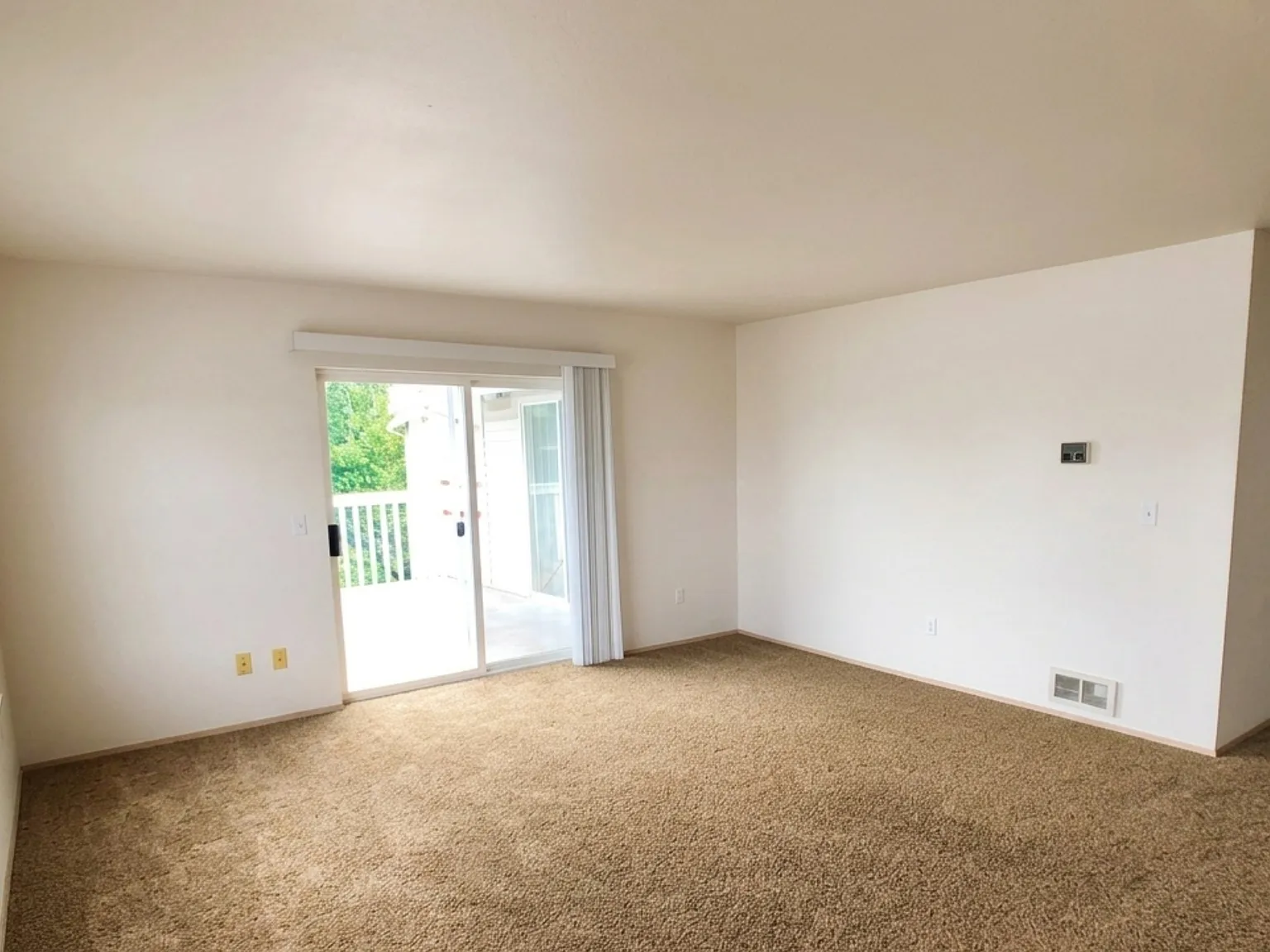 2257 Skyline Ln W — Photo 3