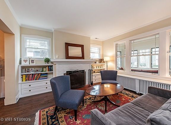 3rd image of 124 Woodbine Ave