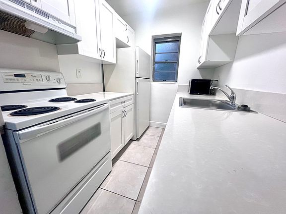 5th image of 10905 N Kendall Dr APT 406