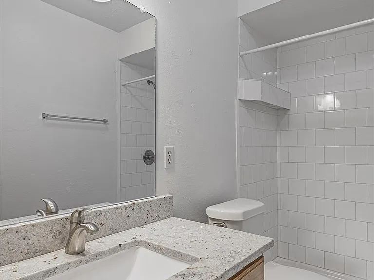 2402 Sycamore Ave #E1 — Photo 23