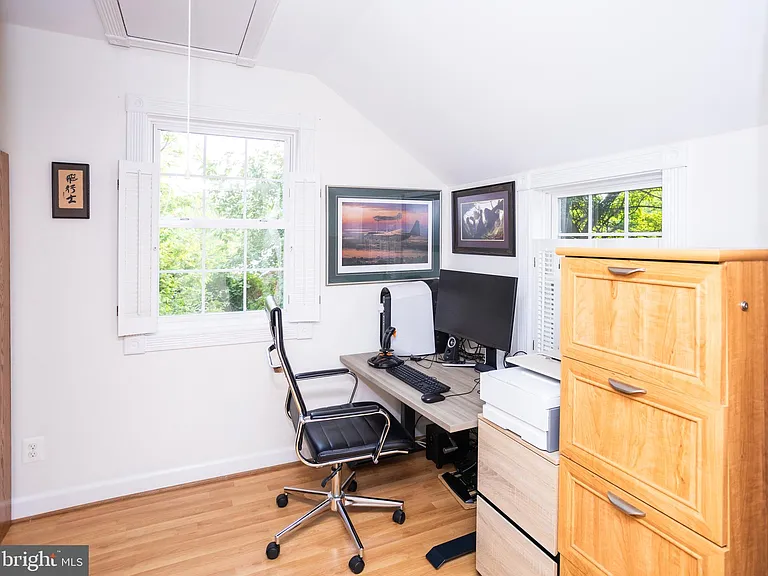 1207 N Livingston St — Photo 22