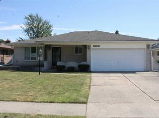 3156 Donna Dr, Sterling Heights, MI 48310