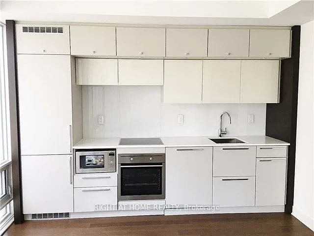 15 Grenville St #2604 — Photo 5