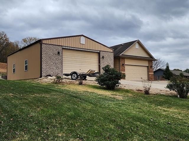 2nd image of 1038 Country Club Dr