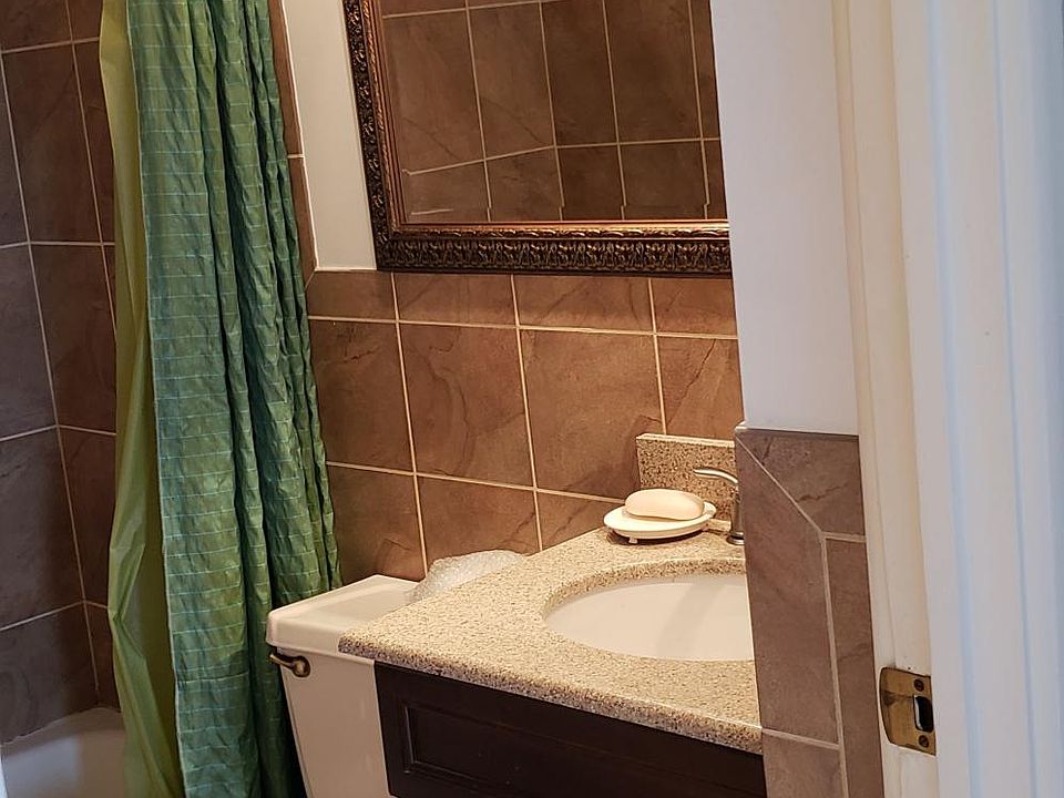 1st image of 722 W Diversey Pkwy APT 303