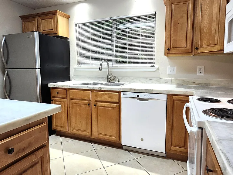 6808 Red Bud Ln — Photo 6