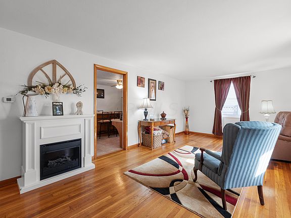 2nd image of 200 Rainbow Ave