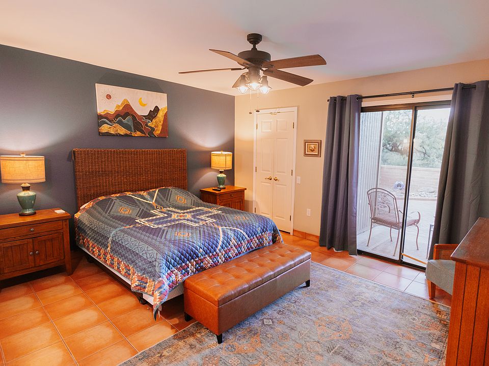 Master bedroom (1/3)