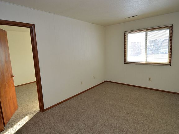 3rd image of 2212 12th Ave N #201