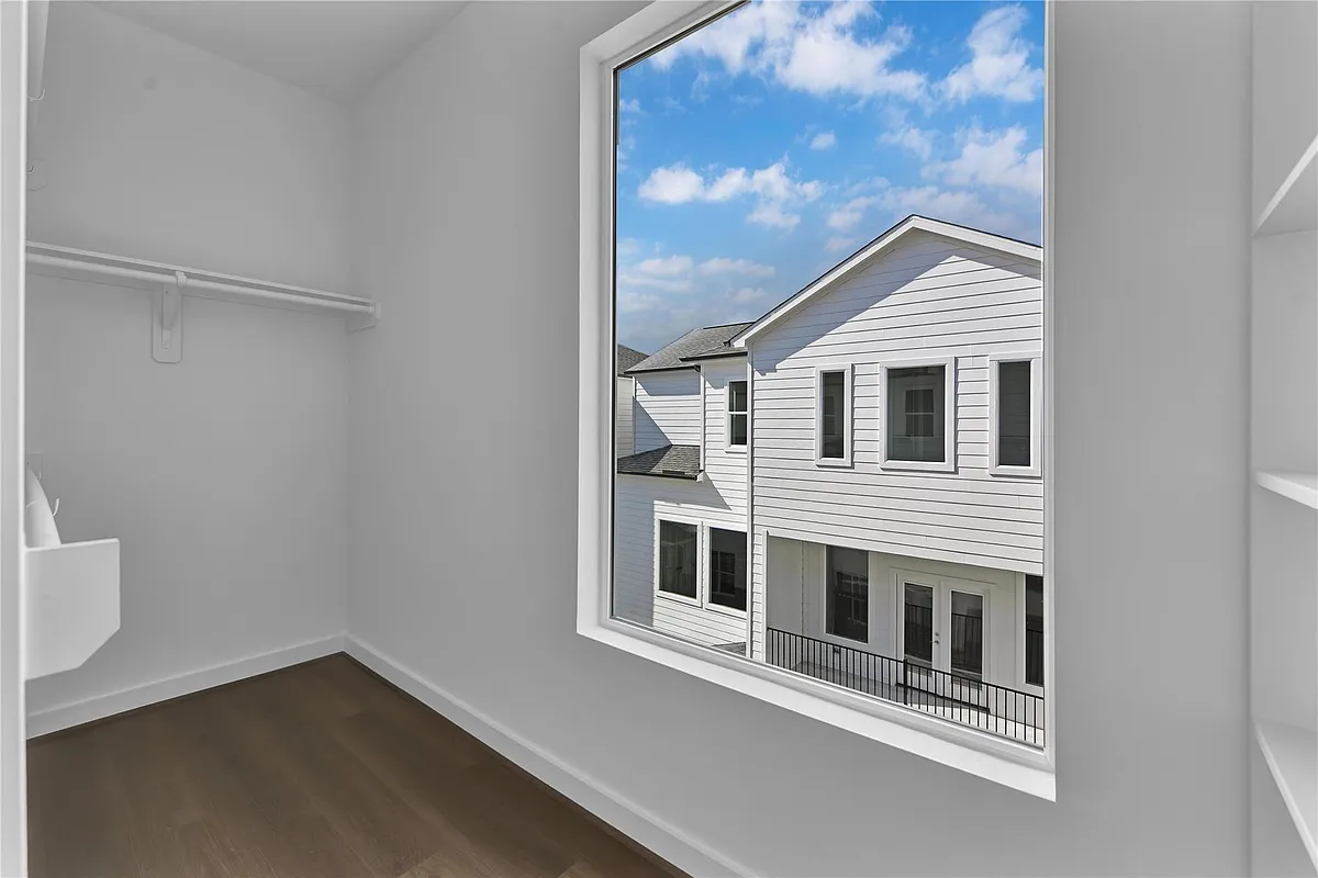 Building Photo - 207 Edgewood St #B