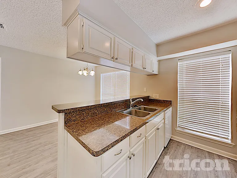 5711 Calumet Dr — Photo 5