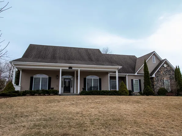 1 Ormsby Cir, Peru, NY 12972