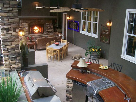 Backyard outdoor kitchen