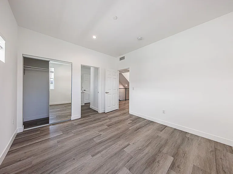 3015 Alsace Ave — Photo 88
