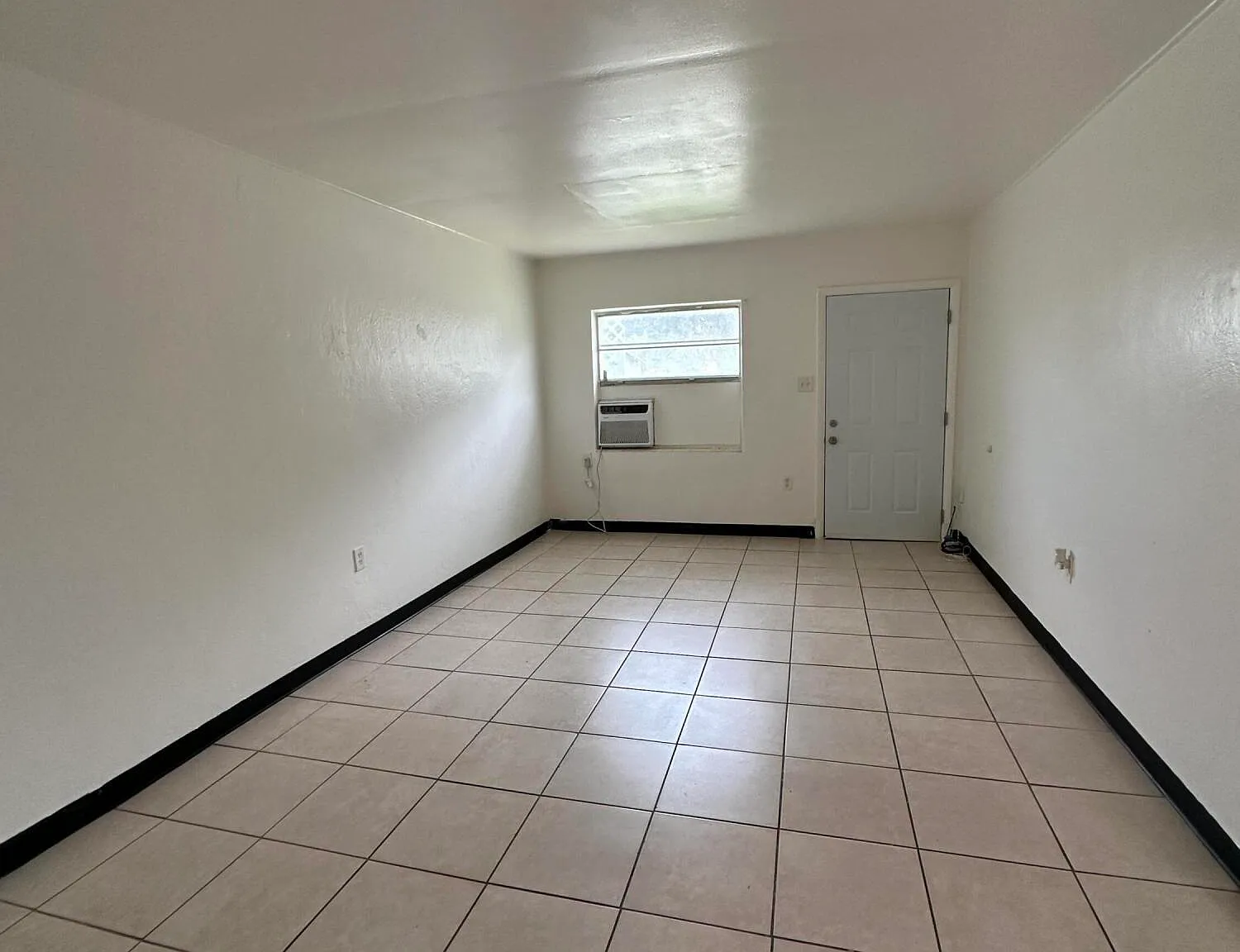 513 Warren St — Photo 3