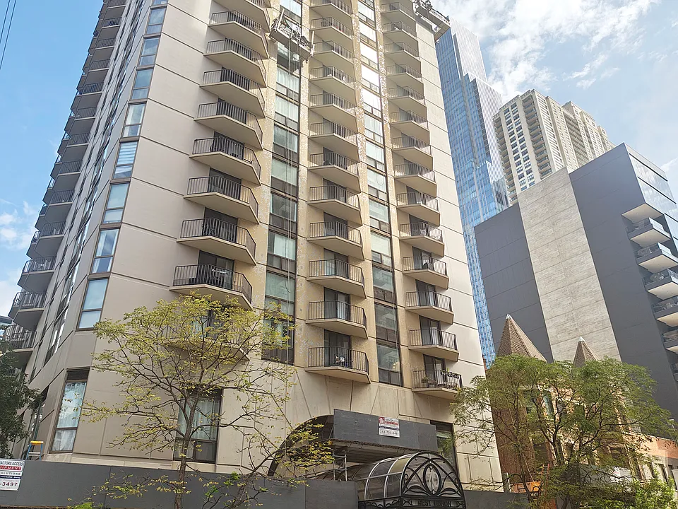 70 W Huron St #1507