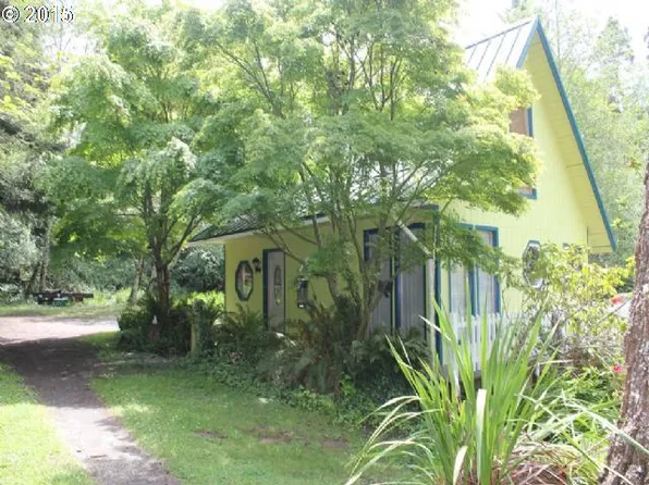 1056 Cody Ln, Bandon, OR 97411