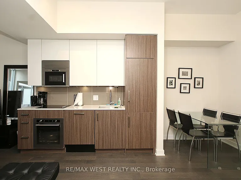 17 Dundonald St #309 — Photo 9