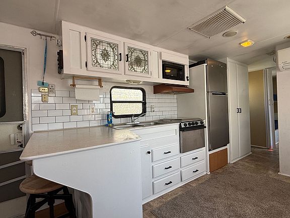 5th image of 111 Marine Cir #16