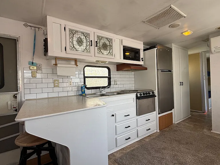 111 Marine Cir #16 — Photo 5