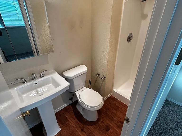 640 Forest Edge Rd — Photo 5
